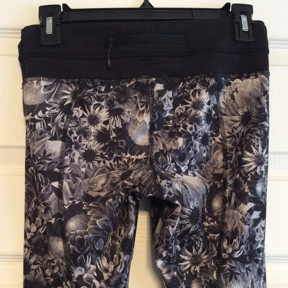 Lululemon run inspire II cropped b&w floral athletic exercise leggings size 4 - Picture 7 of 11